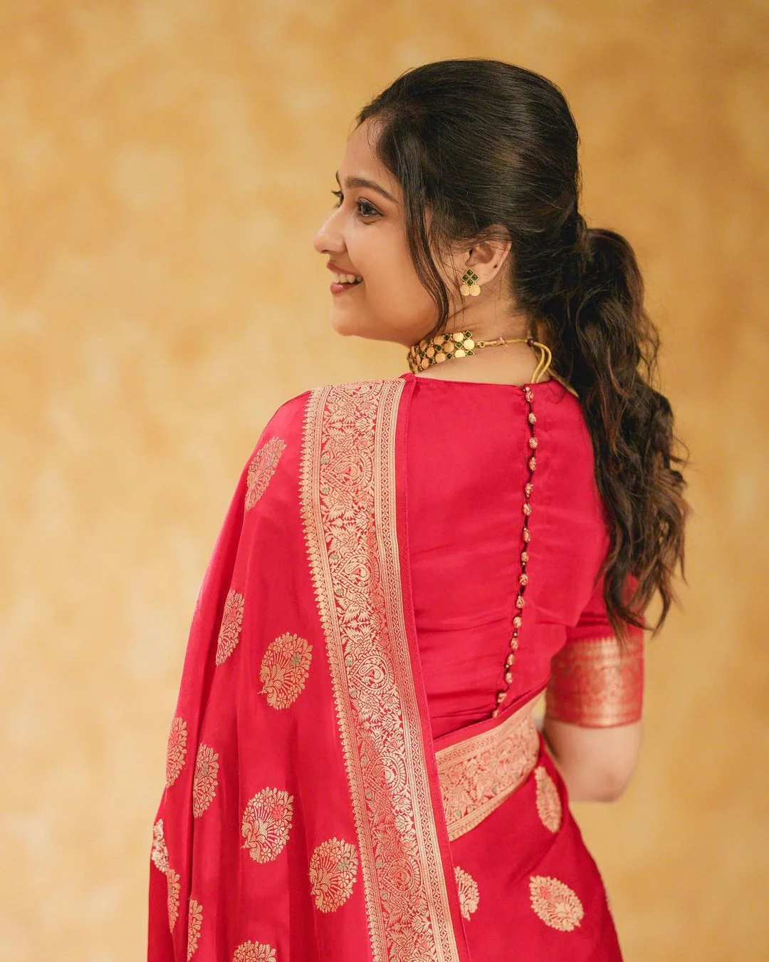 A glam Red Soft Silk Saree With Classic Blouse Piece - Image 5