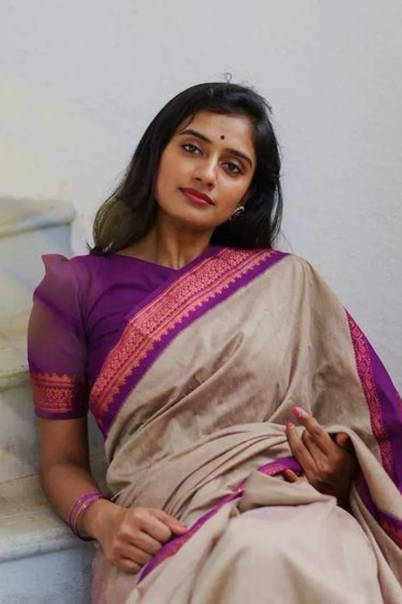 Admirable Beige Soft Silk Saree With Whimsical Blouse Piece - Image 2