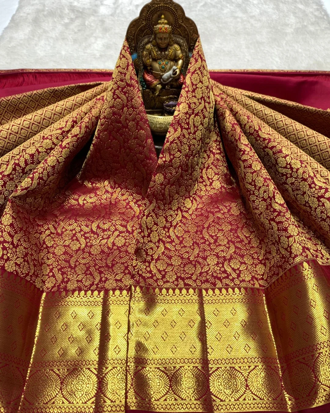 Admirable Red Soft Banarasi Silk Saree With Exquisite Blouse Piece - Image 3