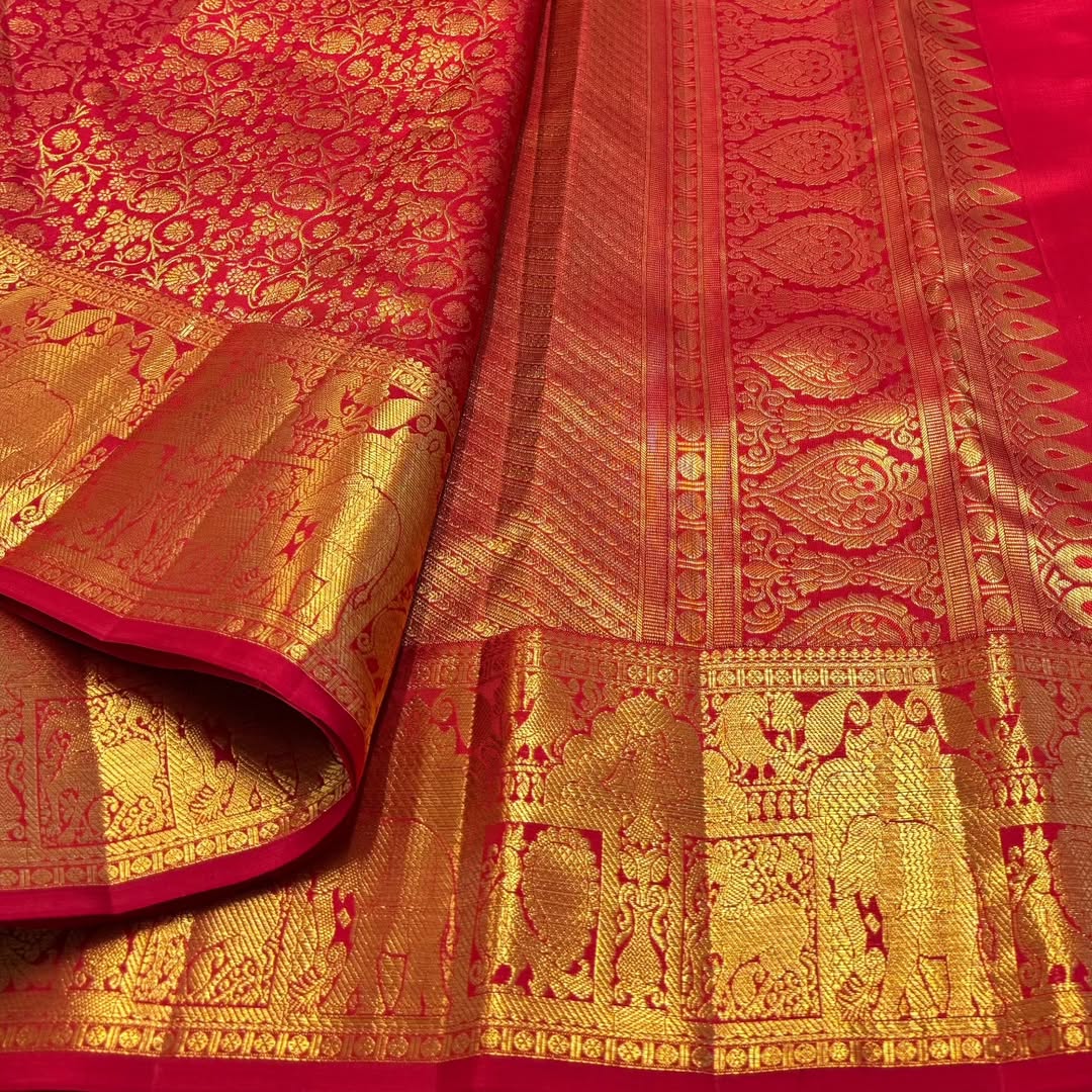 Admirable Red Soft Banarasi Silk Saree With Majestic Blouse Piece - Image 2