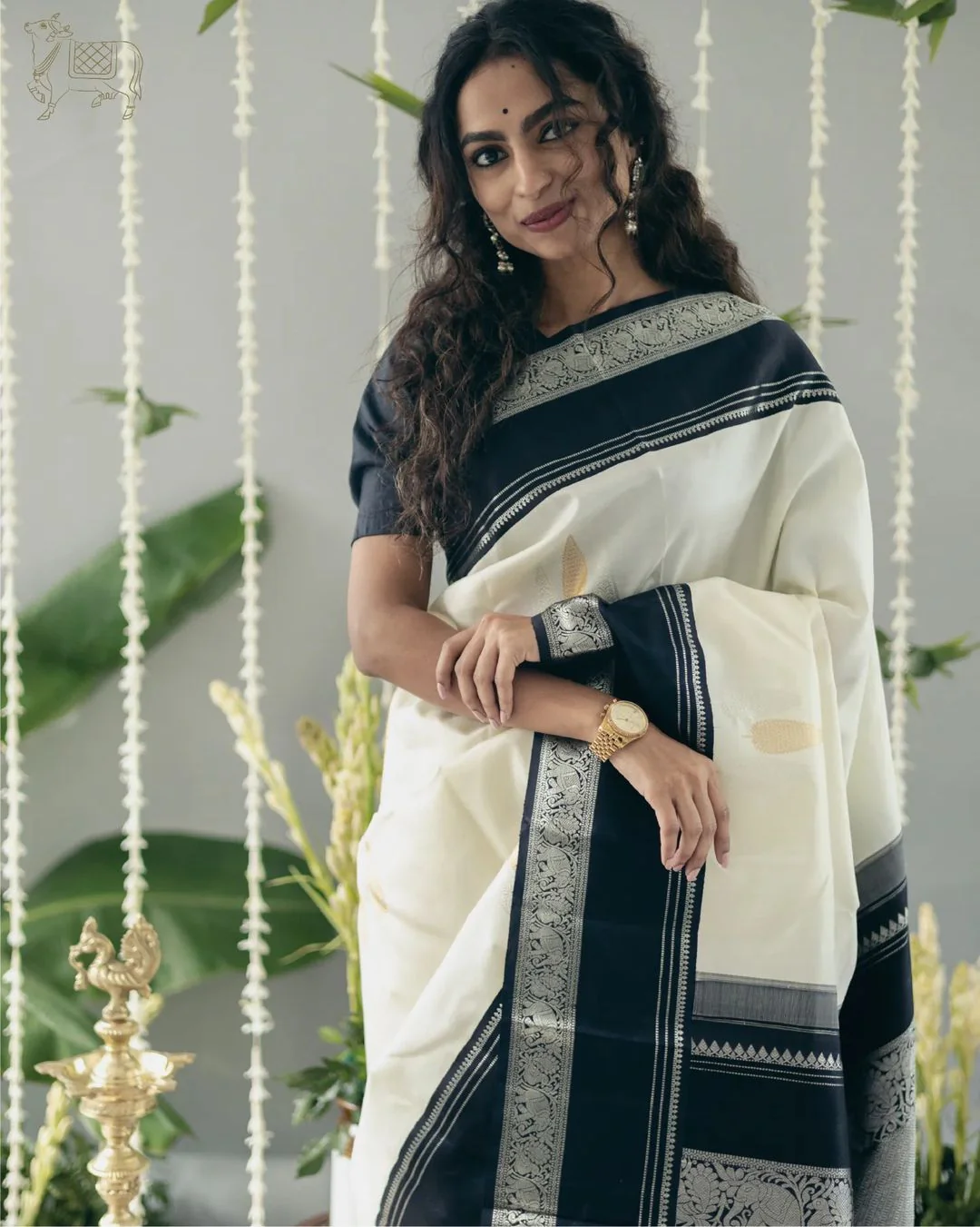 Adorable Off White Soft Silk Saree With Flameboyant Blouse Piece - Image 2