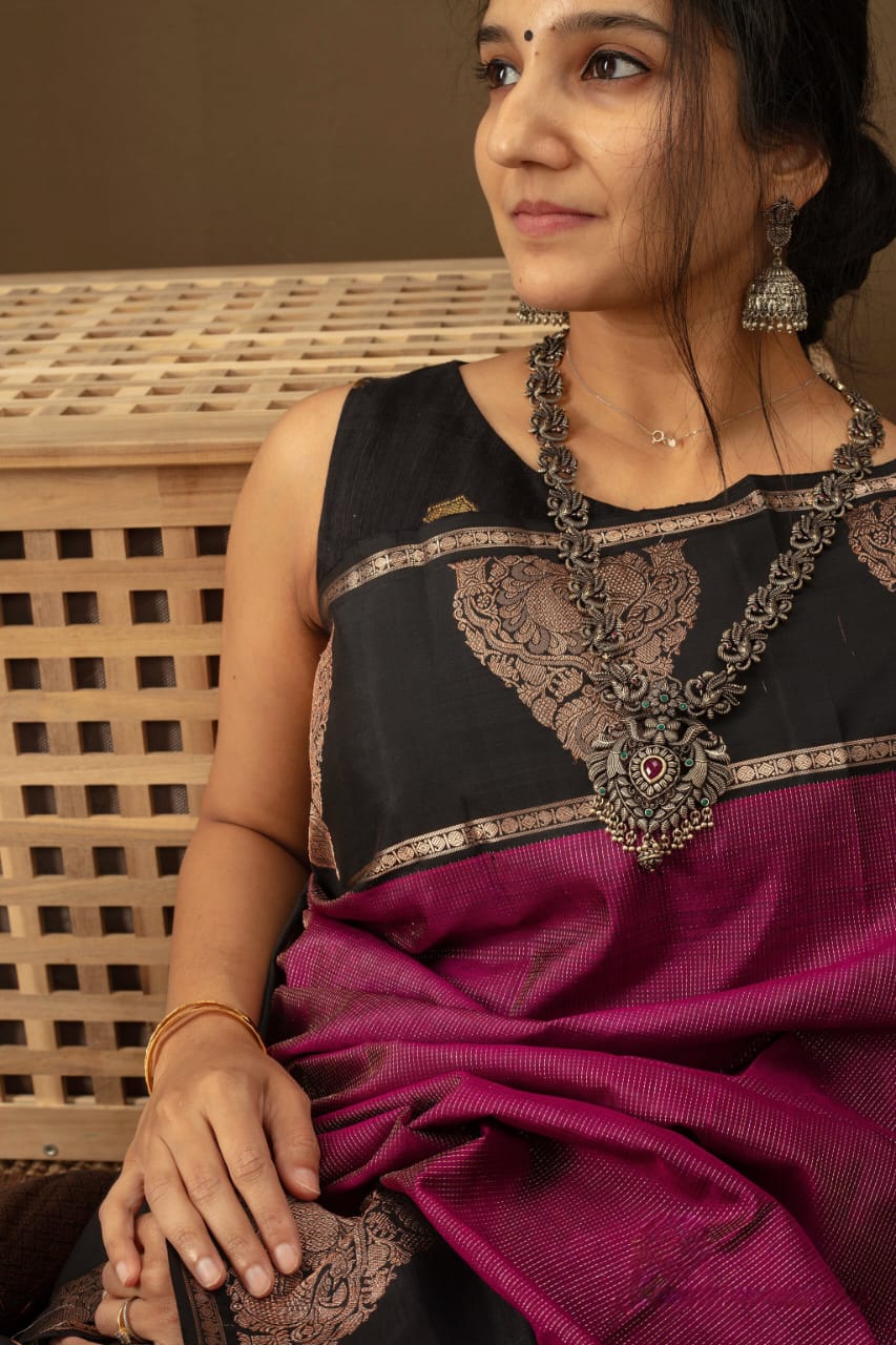 Adorable Purple Soft Banarasi Silk Saree With Glorious Blouse Piece - Image 5