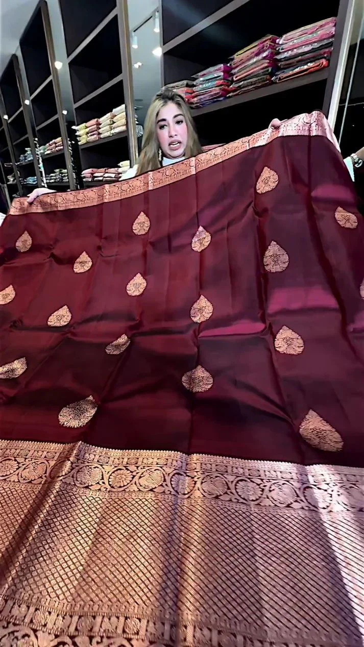 Adorable Wine Soft Silk Saree With Evocative Blouse Piece - Image 4