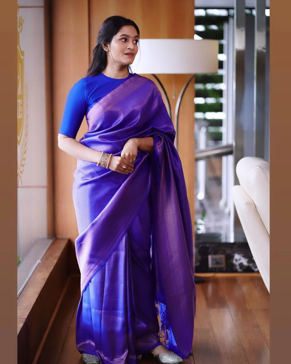 Adoring Blue Soft Silk Saree With Tempting Blouse Piece - Image 3