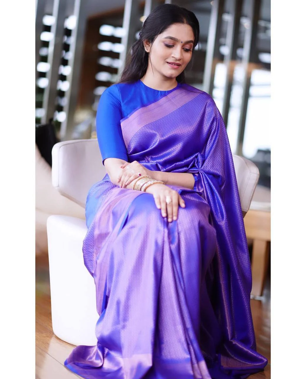 Adoring Blue Soft Silk Saree With Tempting Blouse Piece - Image 4