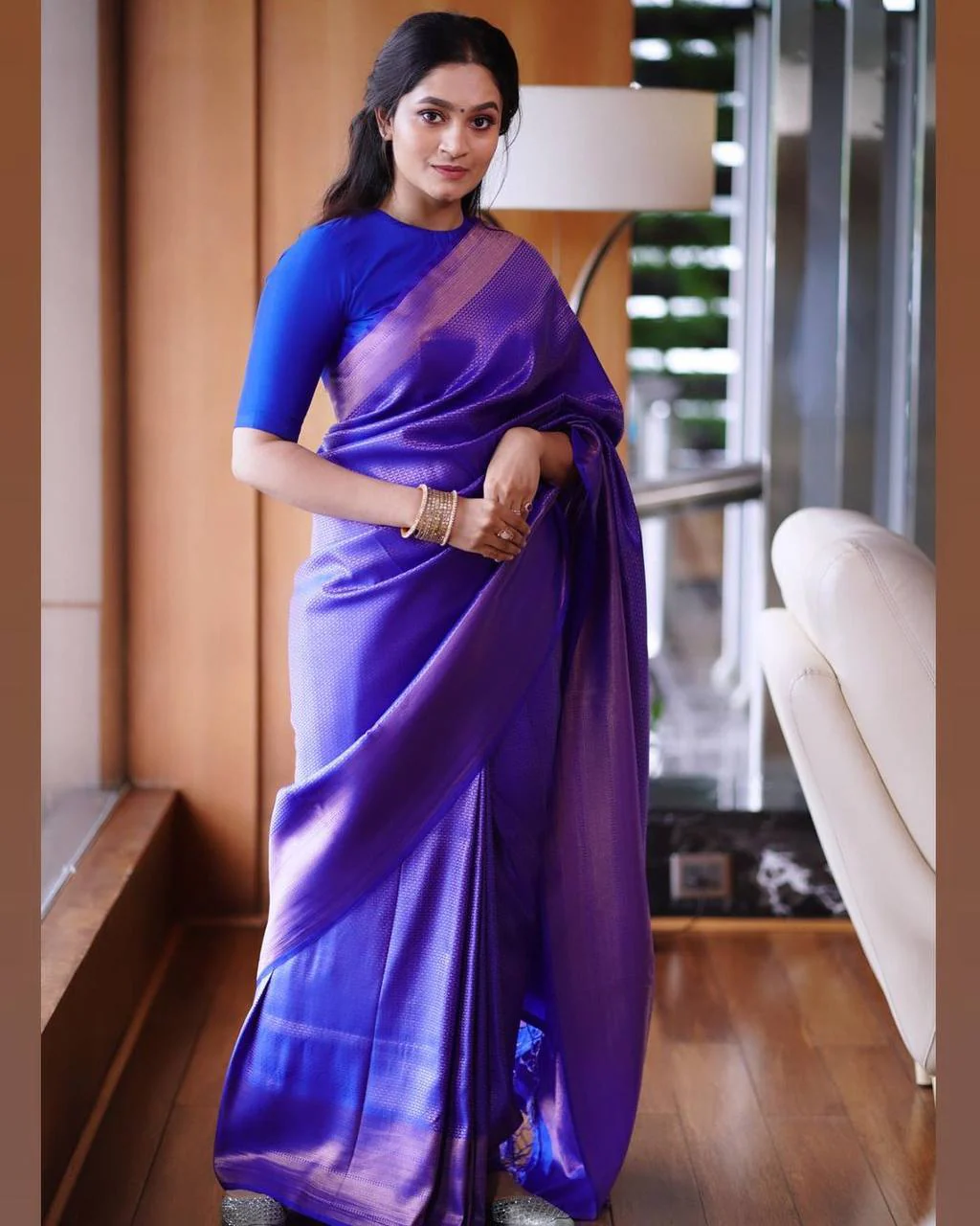 Adoring Blue Soft Silk Saree With Tempting Blouse Piece - Image 5