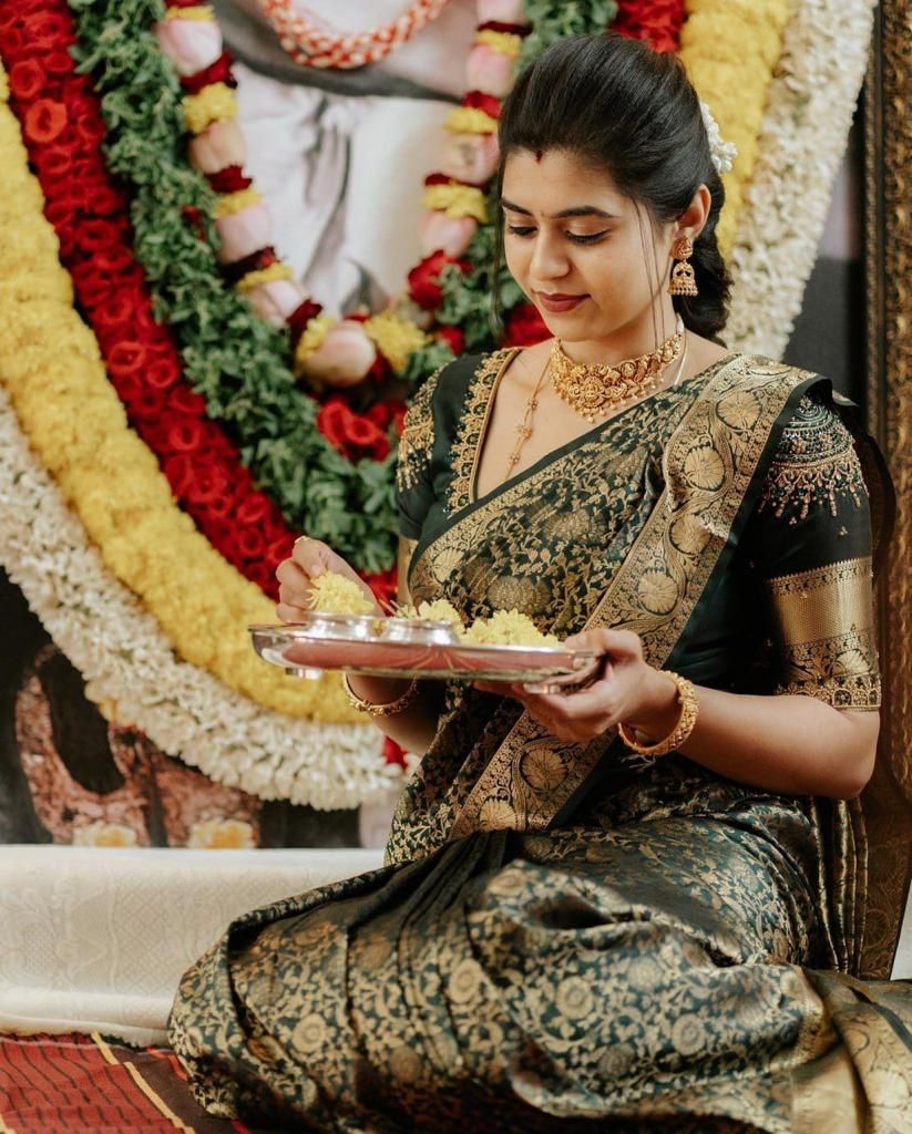 Adorning Dark Green Soft Silk Saree With Hypnotic Blouse Piece - Image 4