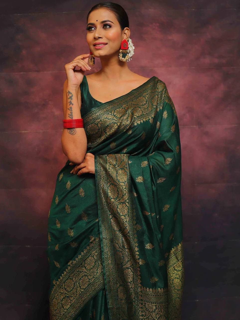 Adorning Dark Green Soft Silk Saree With Prominent Blouse Piece - Image 4