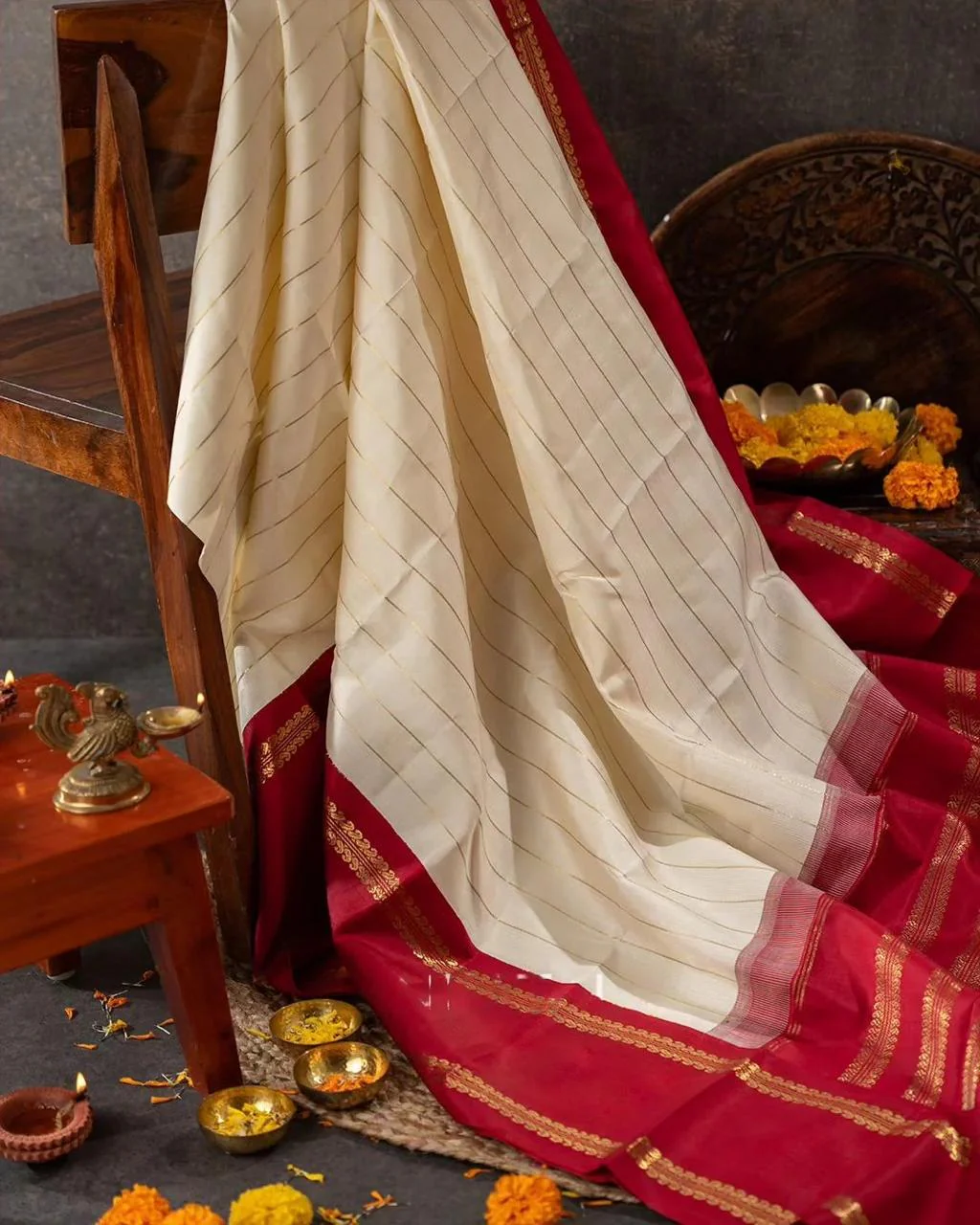 Adorning Off White Soft Silk Saree With Captivating Blouse Piece - Image 3