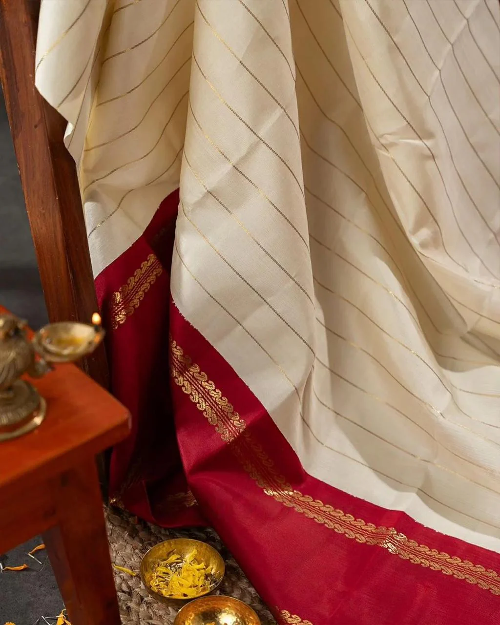 Adorning Off White Soft Silk Saree With Captivating Blouse Piece - Image 4