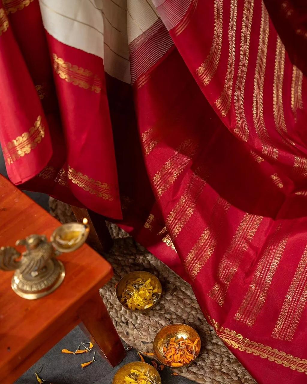 Adorning Off White Soft Silk Saree With Captivating Blouse Piece - Image 5