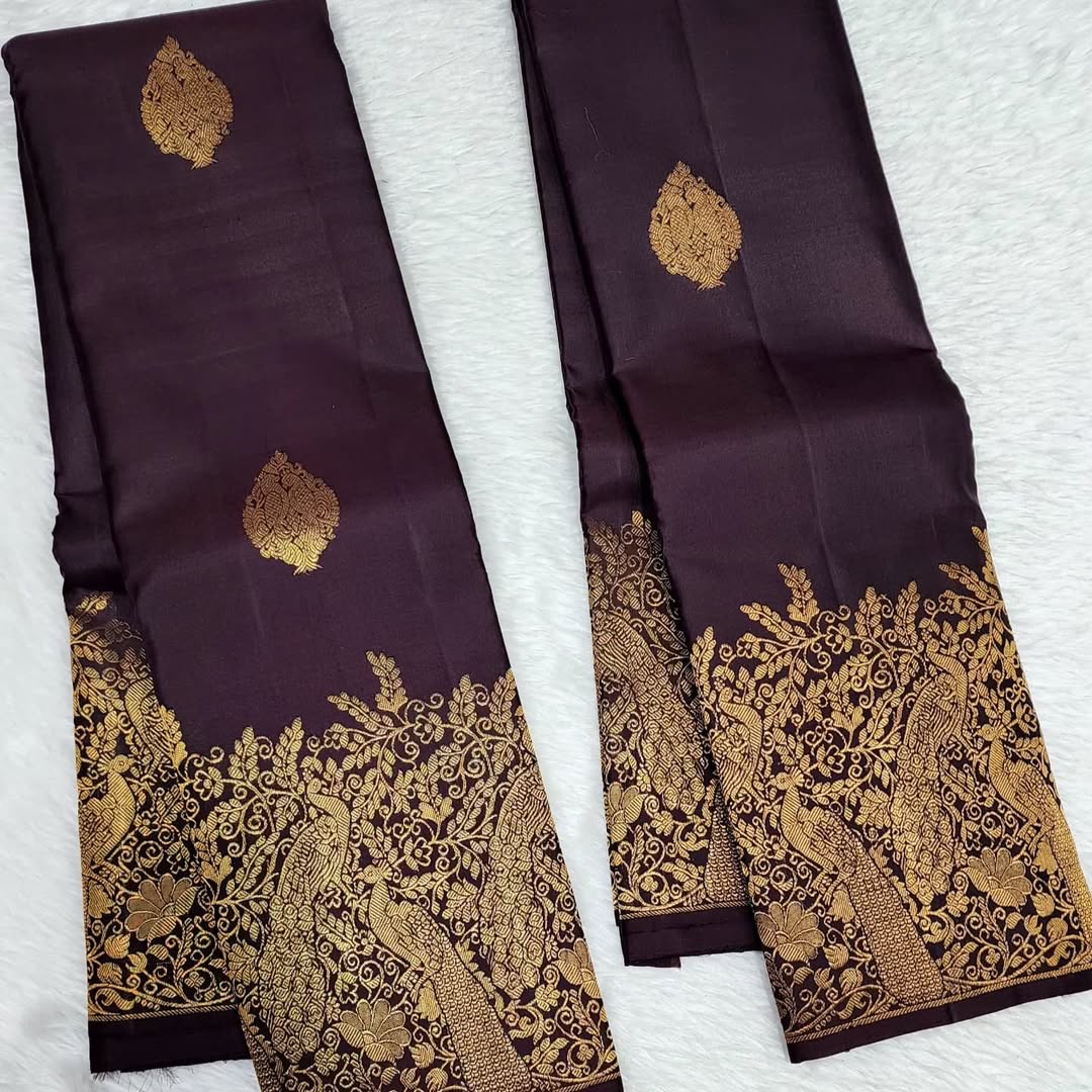 Adorning Purple Soft Banarasi Silk Saree With Classy Blouse Piece - Image 4