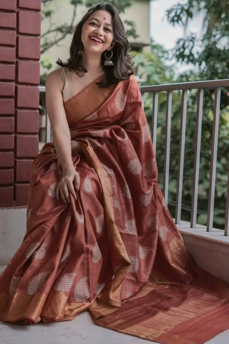 Allure Brown Linen Silk Saree With Ravishing Blouse Piece - Image 3
