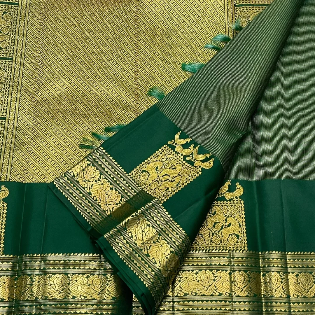 Allure Dark Green Pure Zari Weaving Banarasi Silk Saree With Grandiose Blouse Piece - Image 4