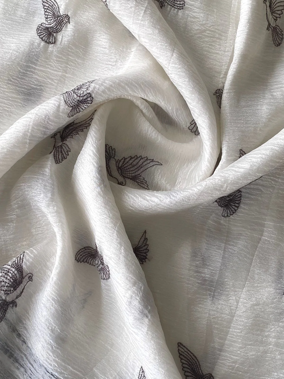 Amazing Off White Embroidery Work Crush Silk Saree With Improbable Blouse Piece - Image 7