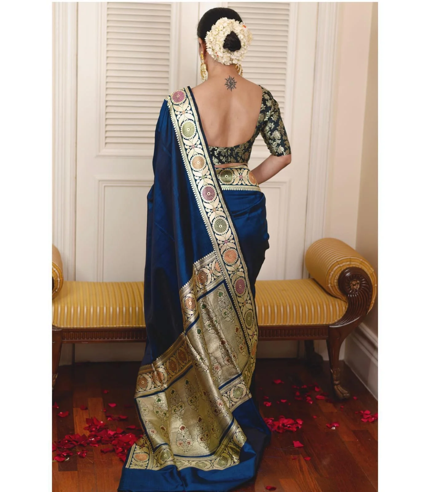 Amazing Navy Blue Soft Silk Saree With Gorgeous Blouse Piece - Image 3