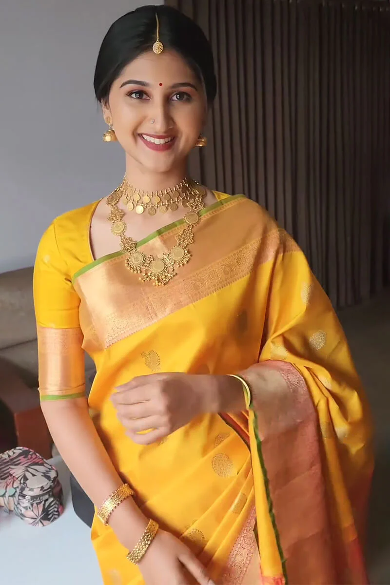 Amazing Yellow Soft Silk Saree With Surpassing Blouse Piece - Image 6