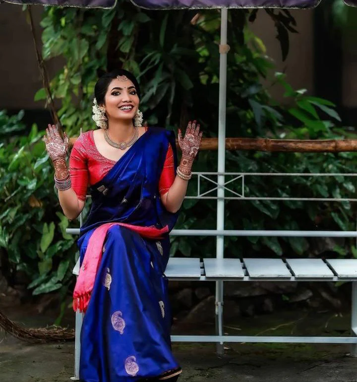 Amiable Blue Soft Silk Saree With Lissome Blouse Piece - Image 3