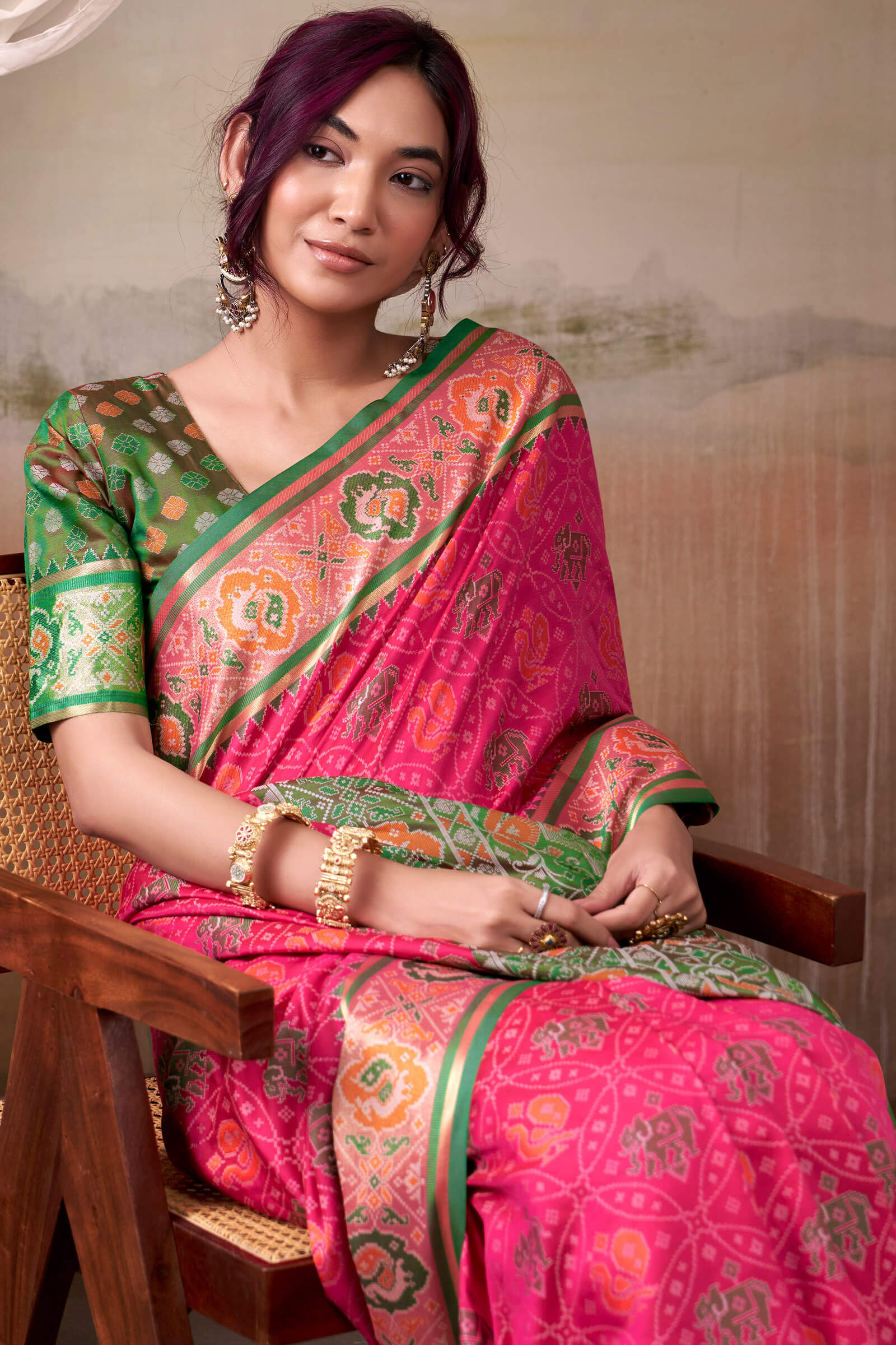 Amiable Pink Patola Silk Saree With Flamboyant Blouse Piece - Image 2