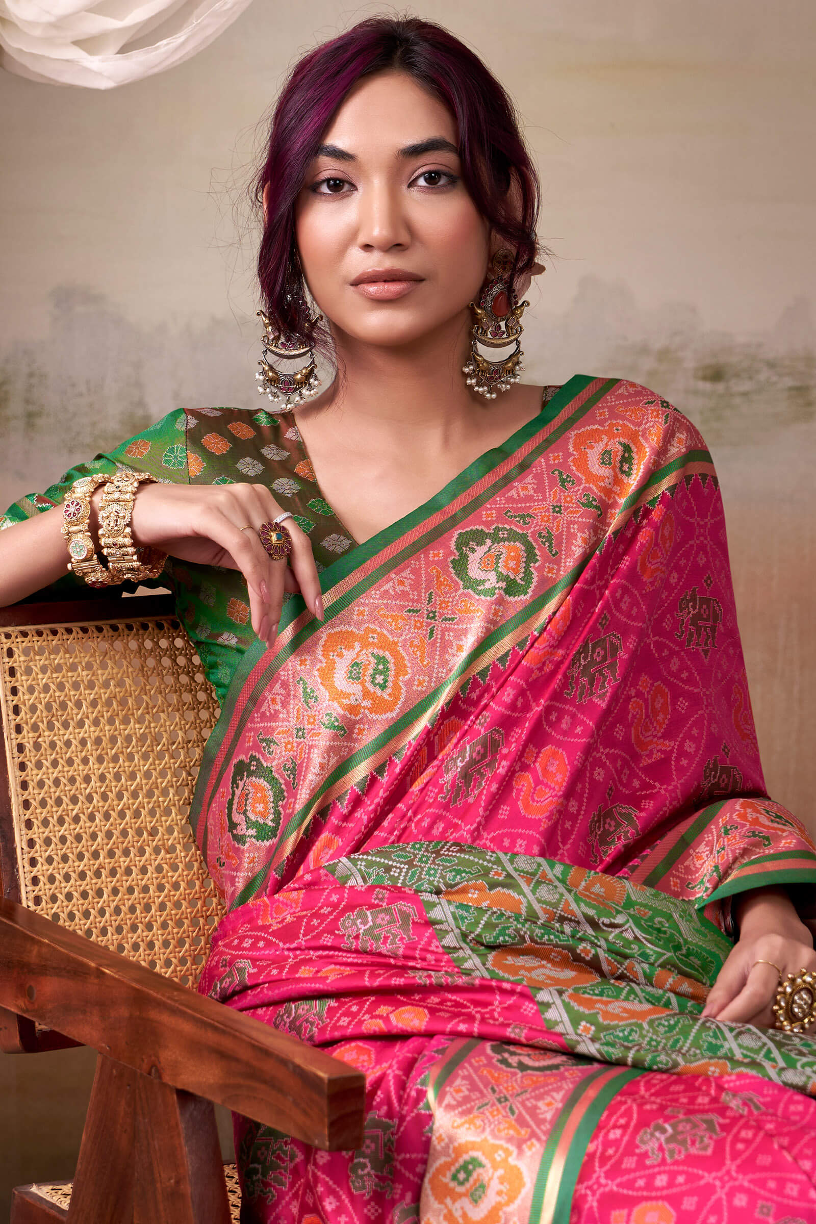 Amiable Pink Patola Silk Saree With Flamboyant Blouse Piece - Image 4
