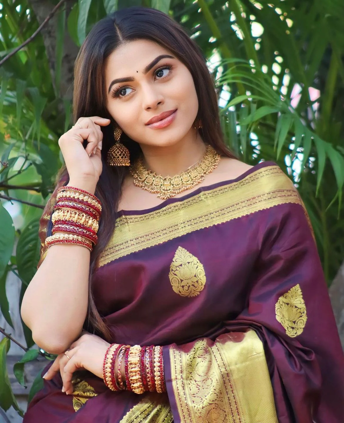 Amiable Wine Soft Silk Saree With Transcendent Blouse Piece - Image 4