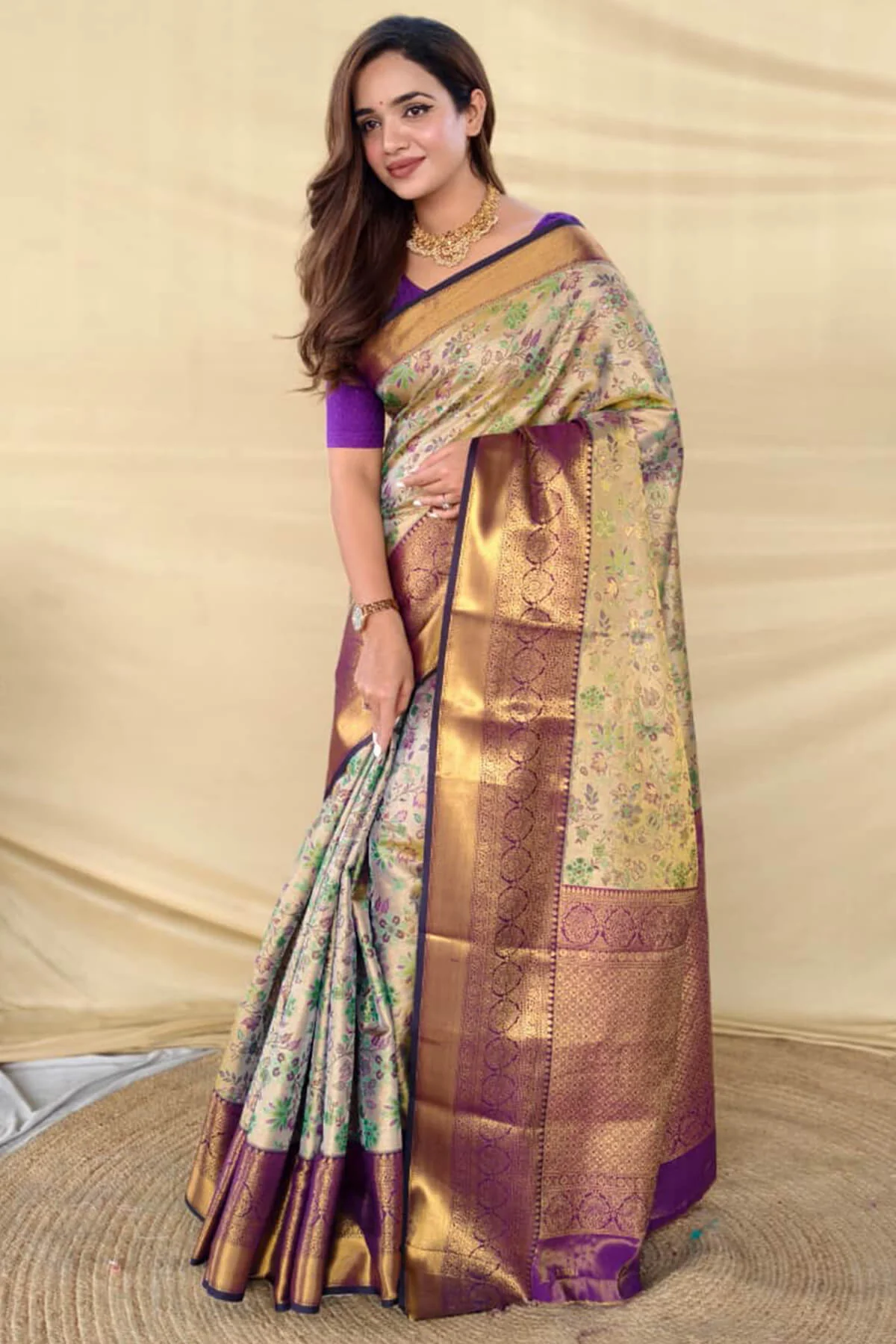 Angelic Beige Kanjivaram Silk Saree With Ornate Blouse Piece - Image 3