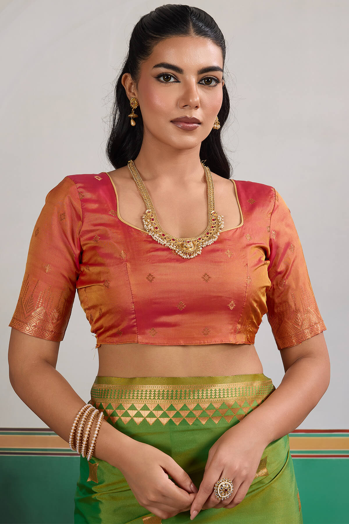 Angelic Green Pure Zari Weaving Banarasi Silk Saree With Resplendent Blouse Piece - Image 4
