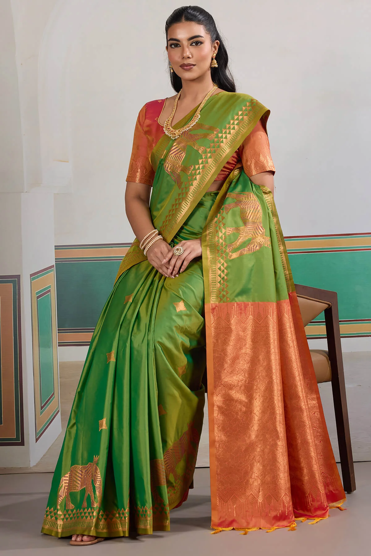 Angelic Green Pure Zari Weaving Banarasi Silk Saree With Resplendent Blouse Piece - Image 5