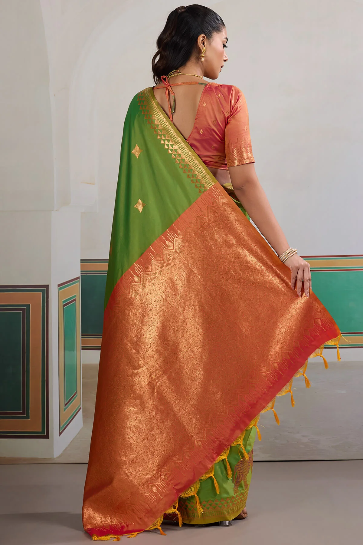 Angelic Green Pure Zari Weaving Banarasi Silk Saree With Resplendent Blouse Piece - Image 6