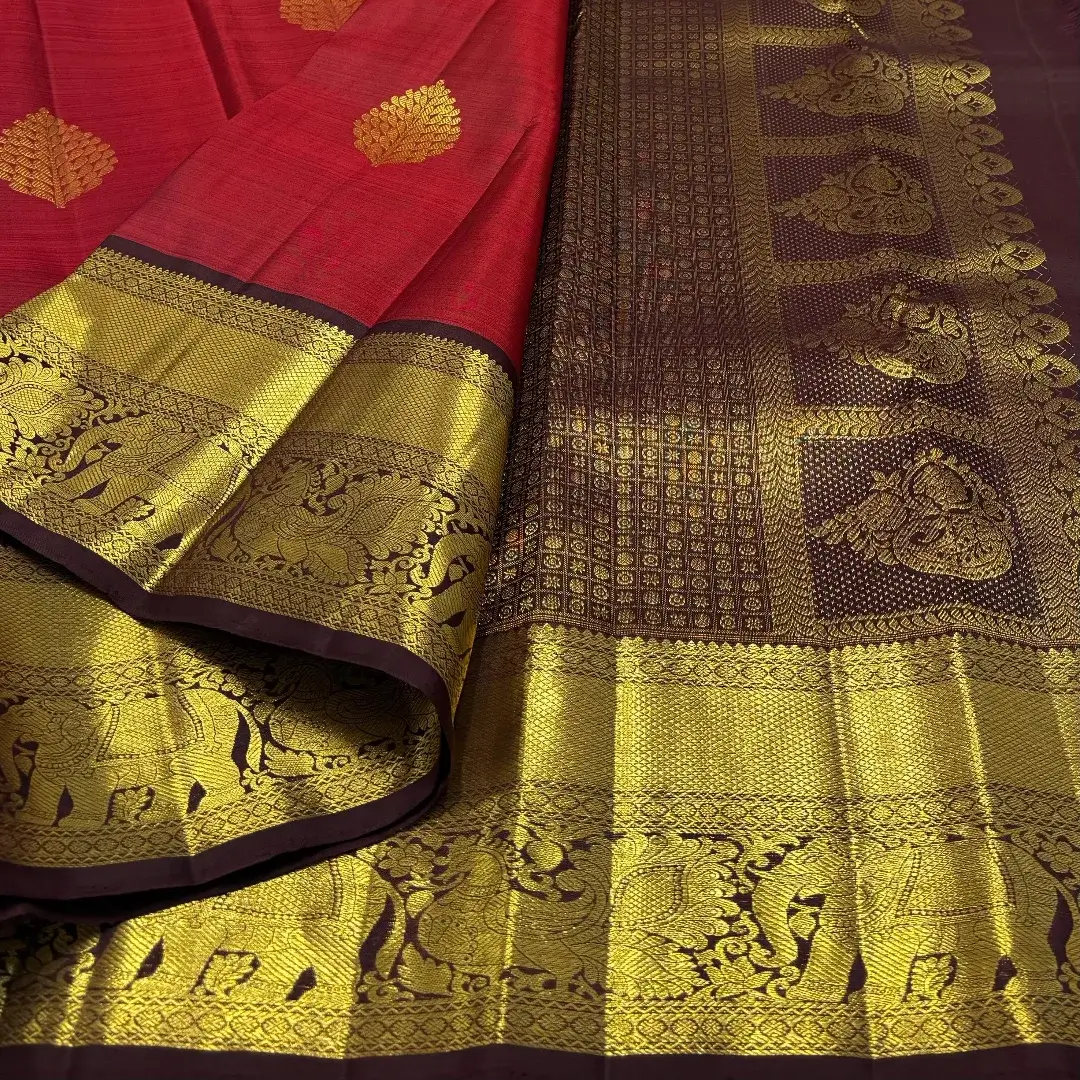 Angelic Red Pure Zari Weaving Banarasi Silk Saree With Capricious Blouse Piece - Image 3