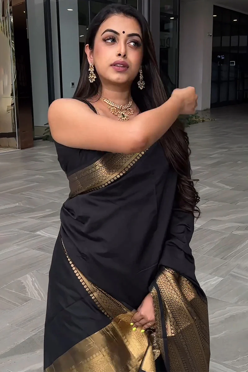 Appealing Black Soft Silk Saree With Prominent Blouse Piece - Image 2