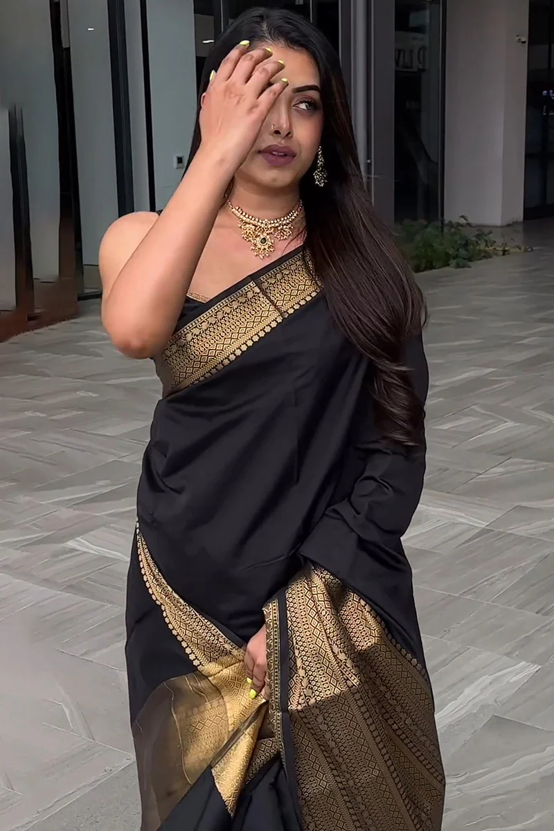 Appealing Black Soft Silk Saree With Prominent Blouse Piece - Image 6
