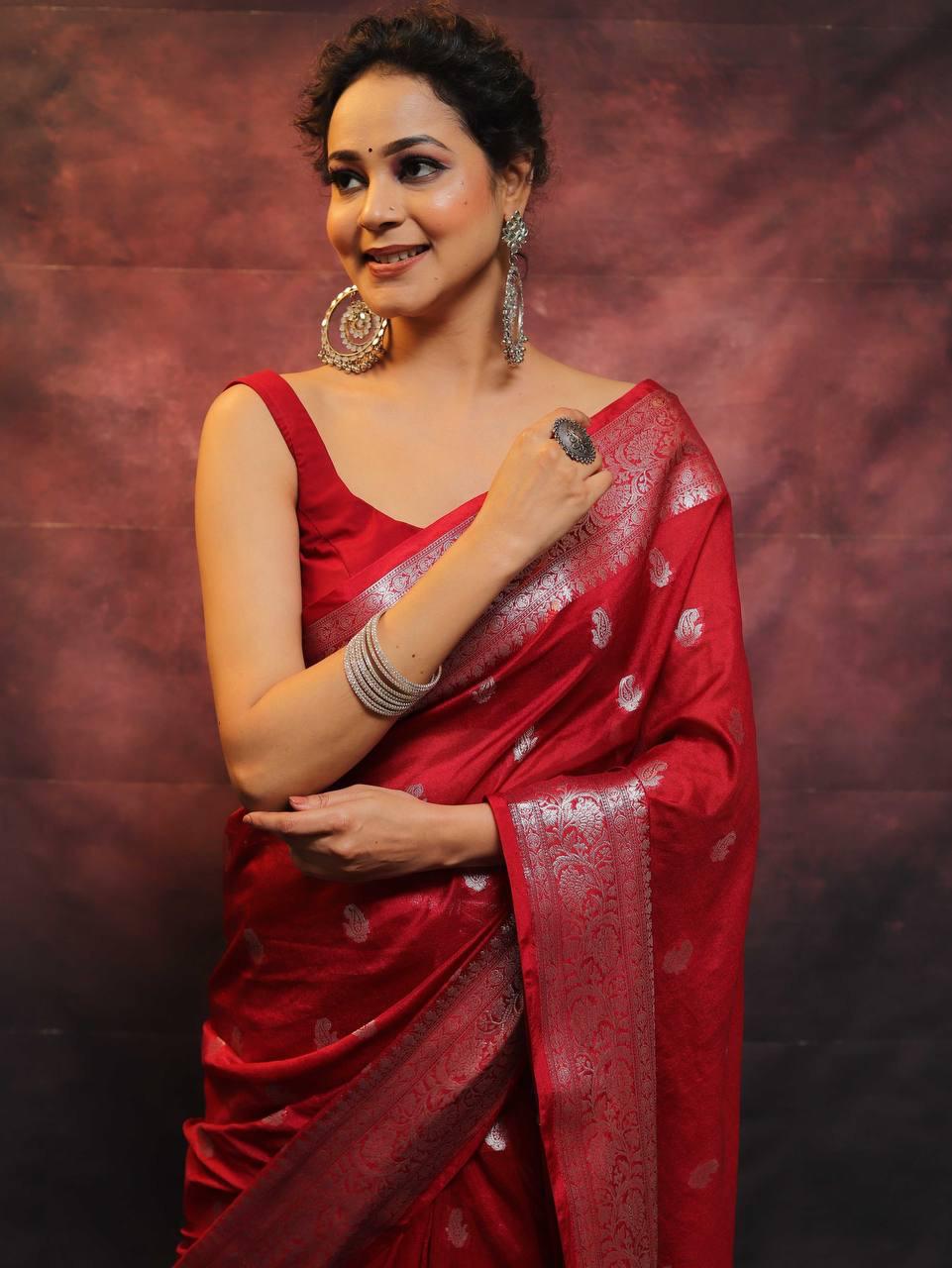 Appealing Red Soft Silk Saree With Blooming Blouse Piece - Image 6