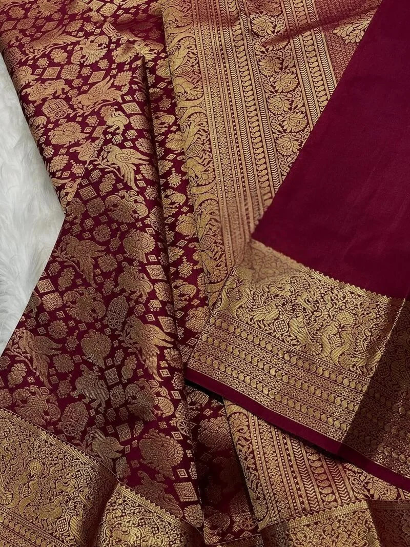 Appealing Wine Pure Zari Weaving Banarasi Silk Saree With Lissome Blouse Piece - Image 3