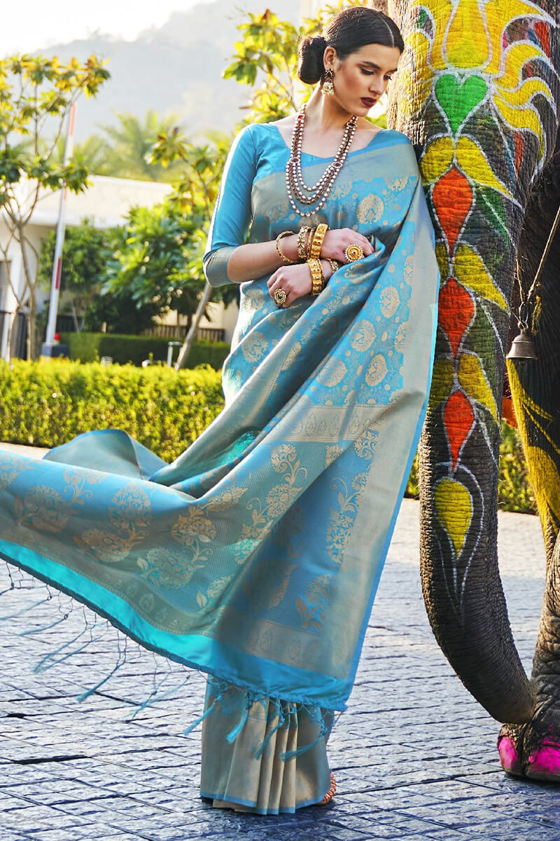 Arresting Firozi Kanjivaram Silk Saree With Flamboyant Blouse Piece - Image 3