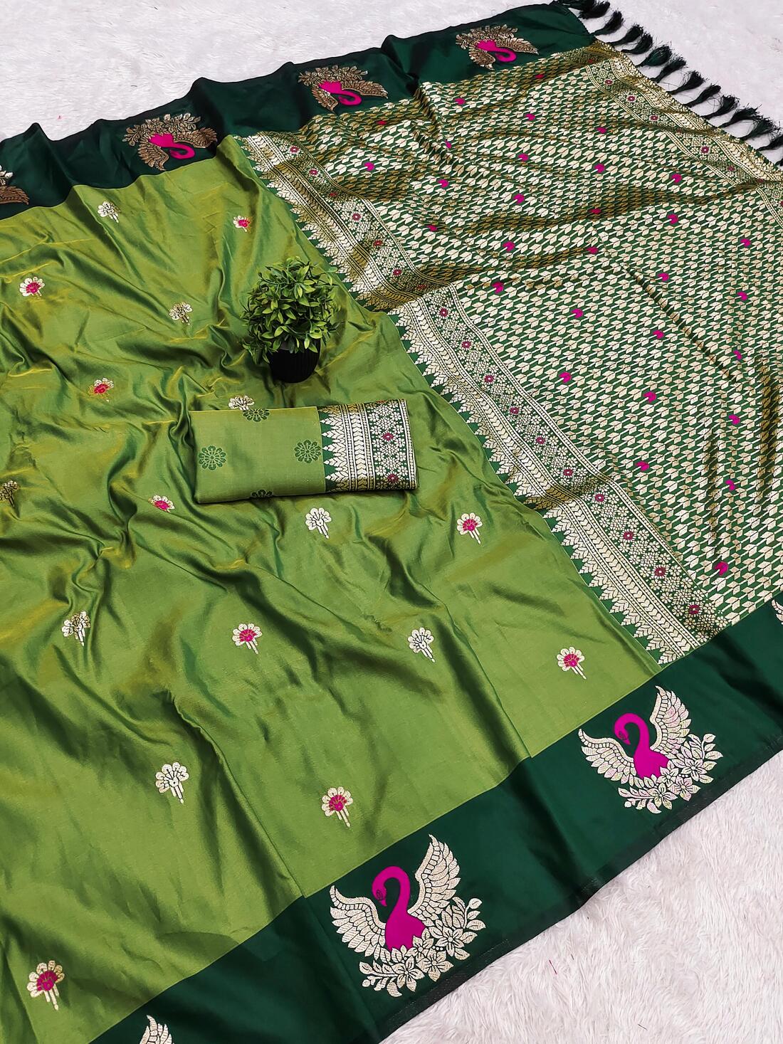 Arresting Green Pure Zari Weaving Banarasi Silk Saree With Girlish Blouse Piece