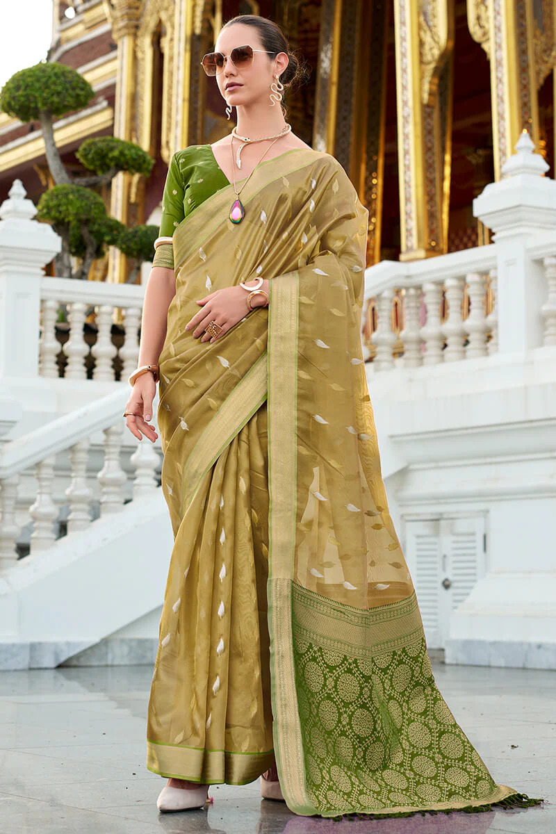 Arresting Green Soft Banarasi Silk Saree With Prettiest Blouse Piece - Image 3