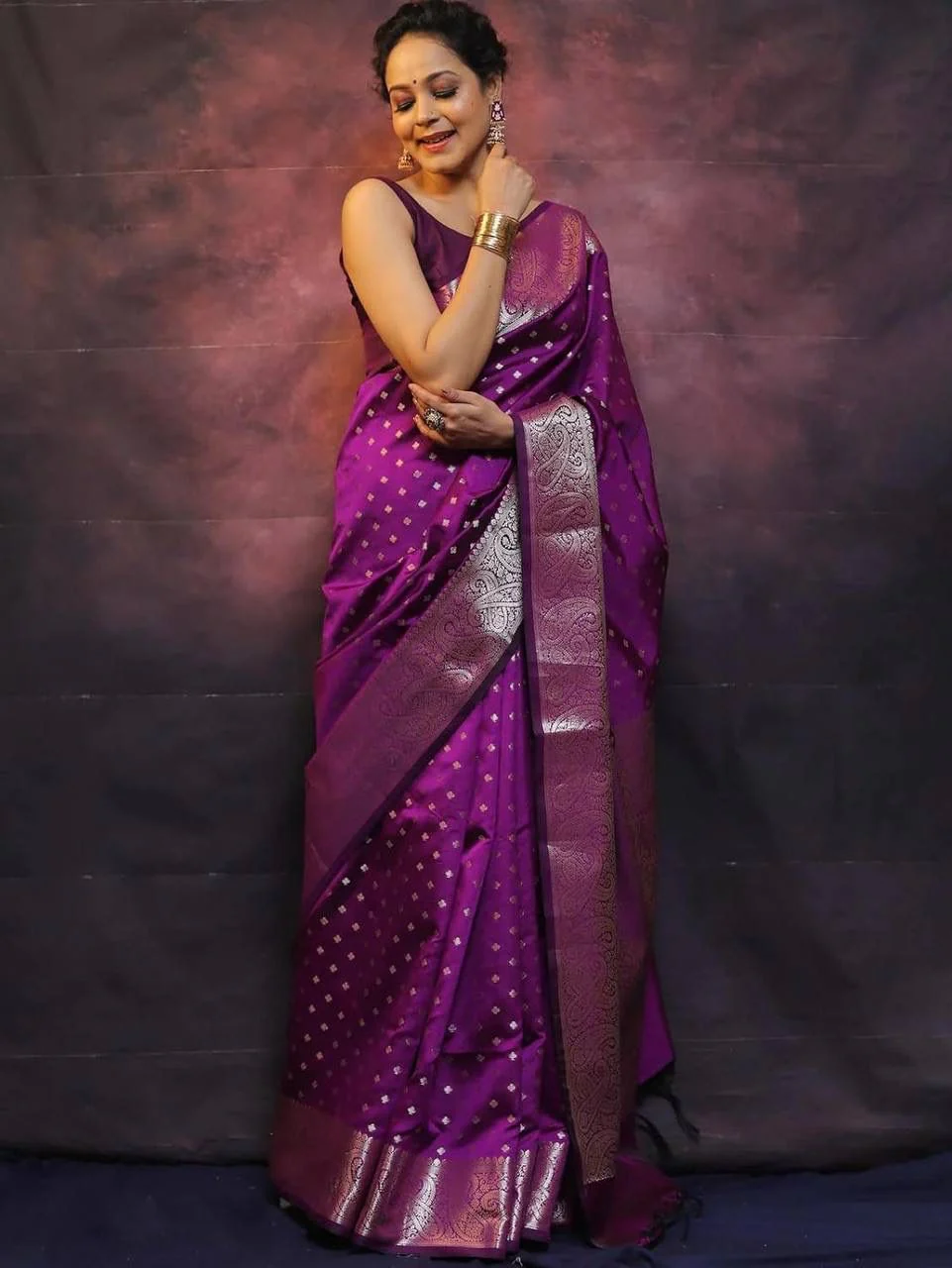 Arresting Purple Soft Silk Saree With Fairytale Blouse Piece - Image 4
