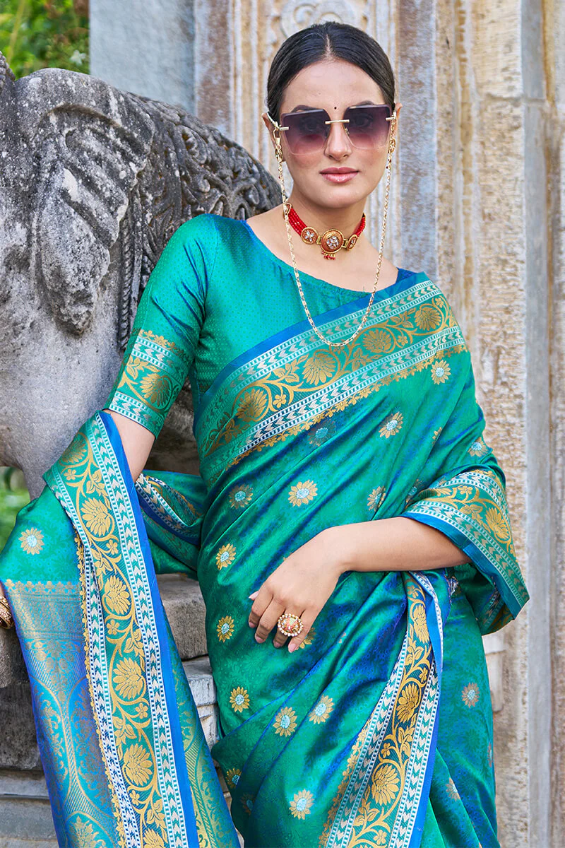 Arresting Rama Kanjivaram Silk Saree With Palimpsest Blouse Piece - Image 4