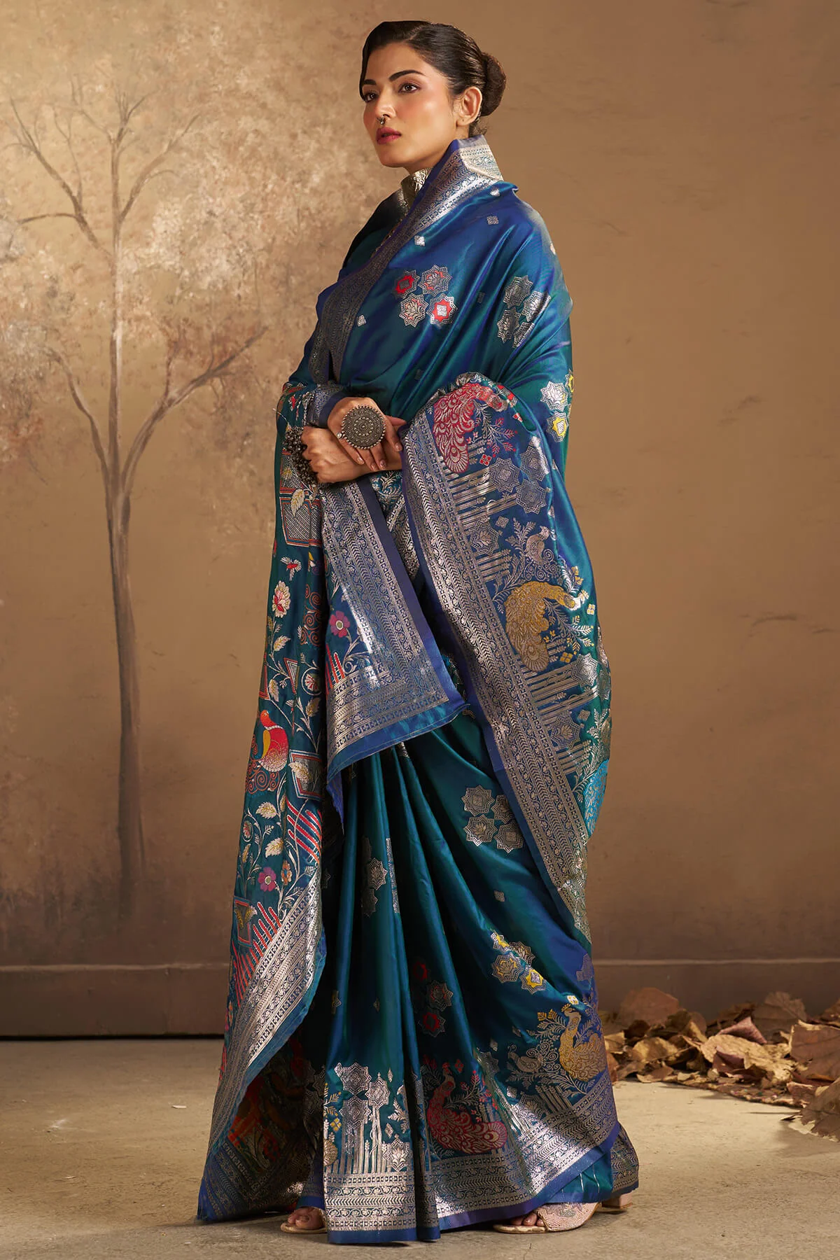 Arresting Rama Pure Zari Weaving Banarasi Silk Saree With Gratifying Blouse Piece - Image 3