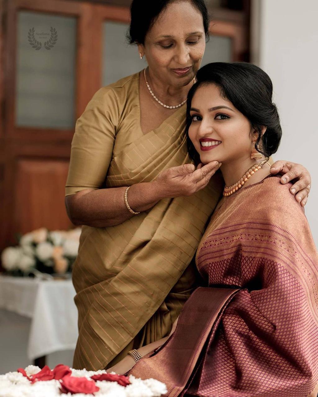 Beauteous Maroon Soft Silk Saree With Demure Blouse Piece - Image 4