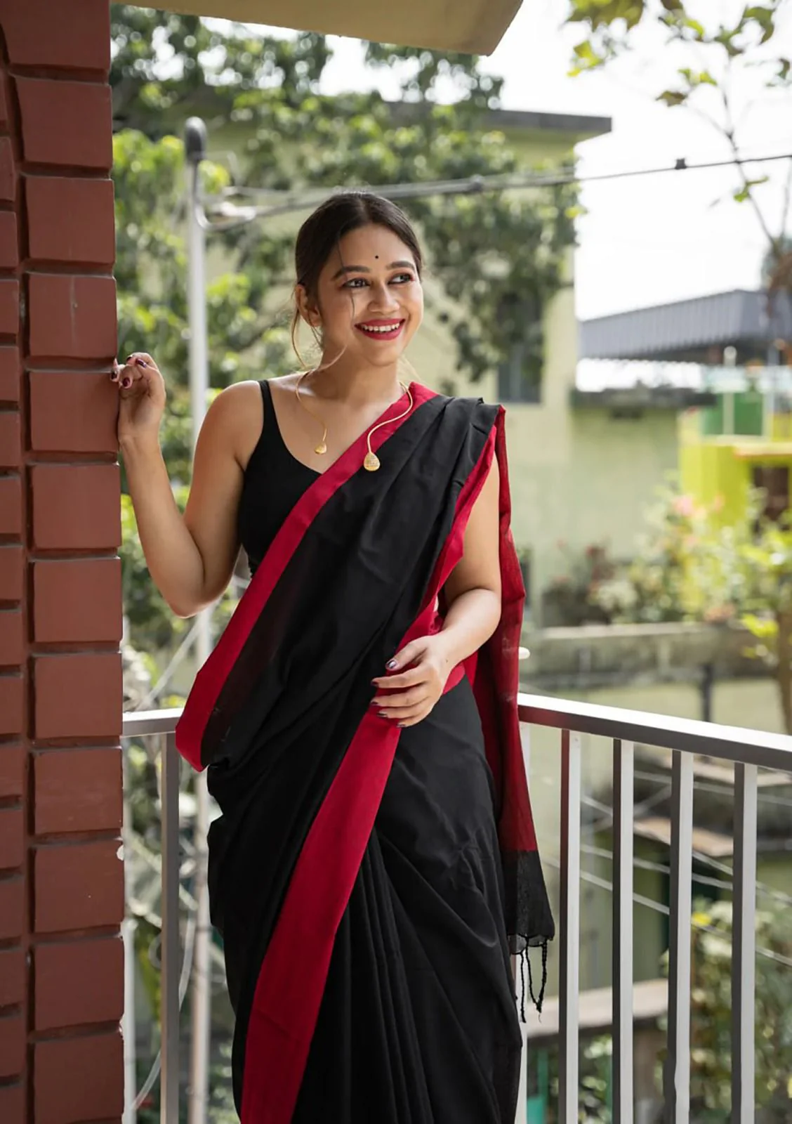 Beautiful Black Cotton Silk Saree With Designer Blouse Piece - Image 5
