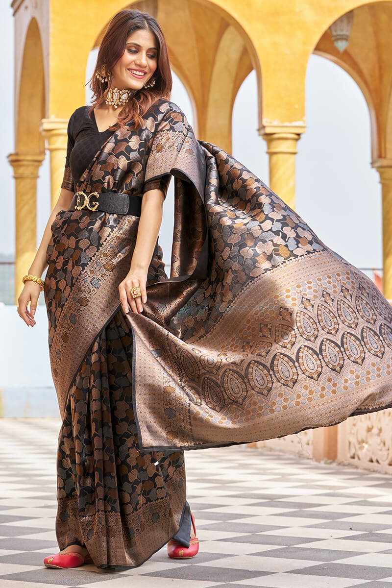 Beautiful Black Kanjivaram Silk Saree With Divine Blouse Piece - Image 3