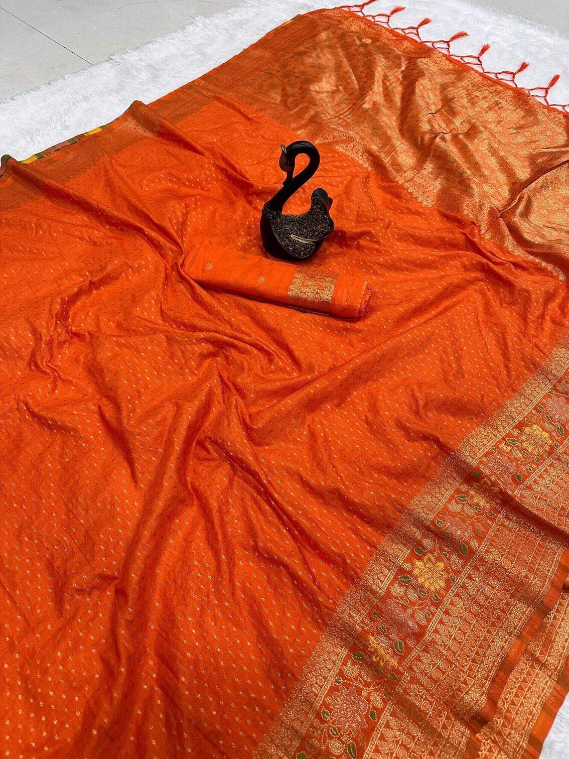 Beautiful Orange Soft Banarasi Silk Saree With Snazzy Blouse Piece - Image 2