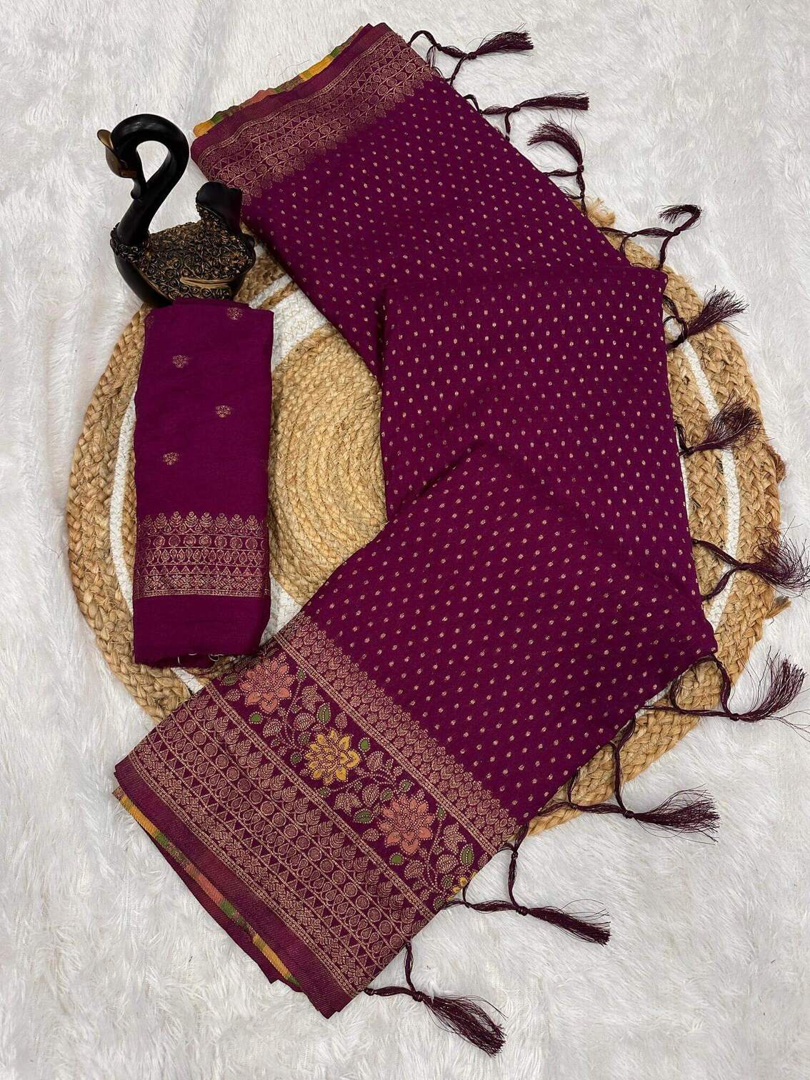 Beautiful Purple Soft Banarasi Silk Saree With Snazzy Blouse Piece - Image 3