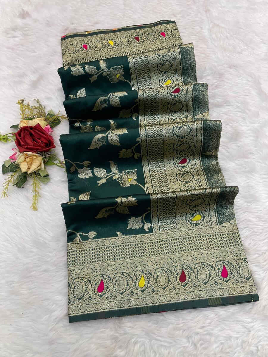 Beguiling Dark Green Soft Banarasi Silk Saree With Lissome Blouse Piece - Image 2