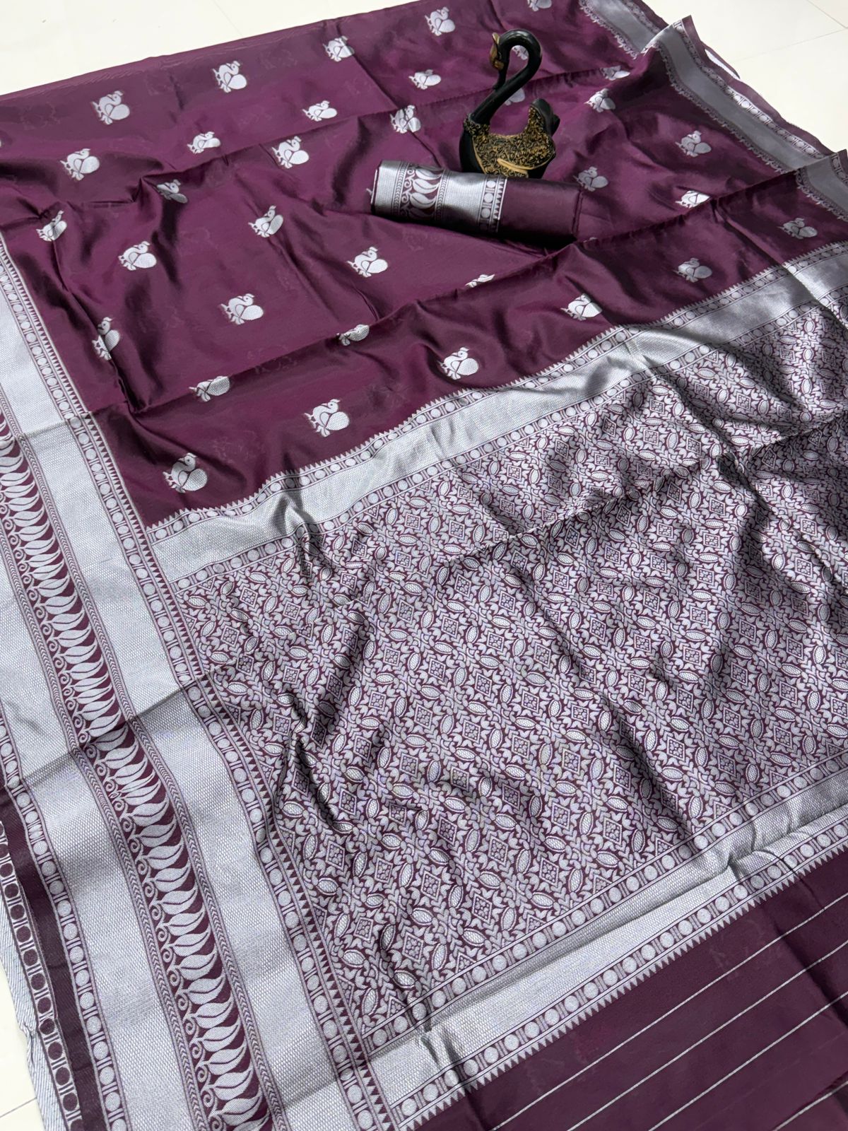 Beleaguer Wine Soft Silk Saree With Staring Blouse Piece - Image 2