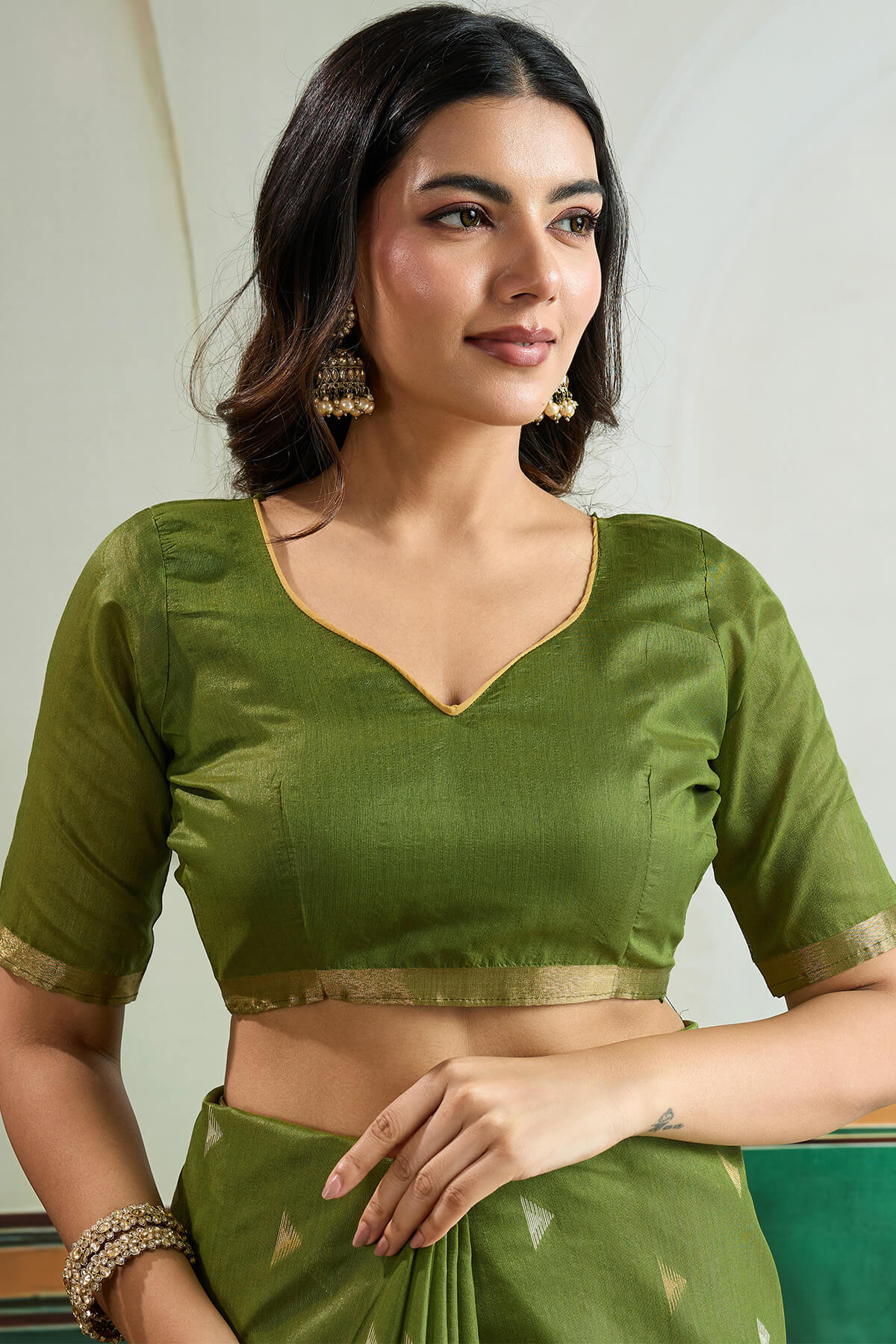 Bewitching Green Pure Zari Weaving Banarasi Tussar Silk Saree With Surreptitious Blouse Piece - Image 4