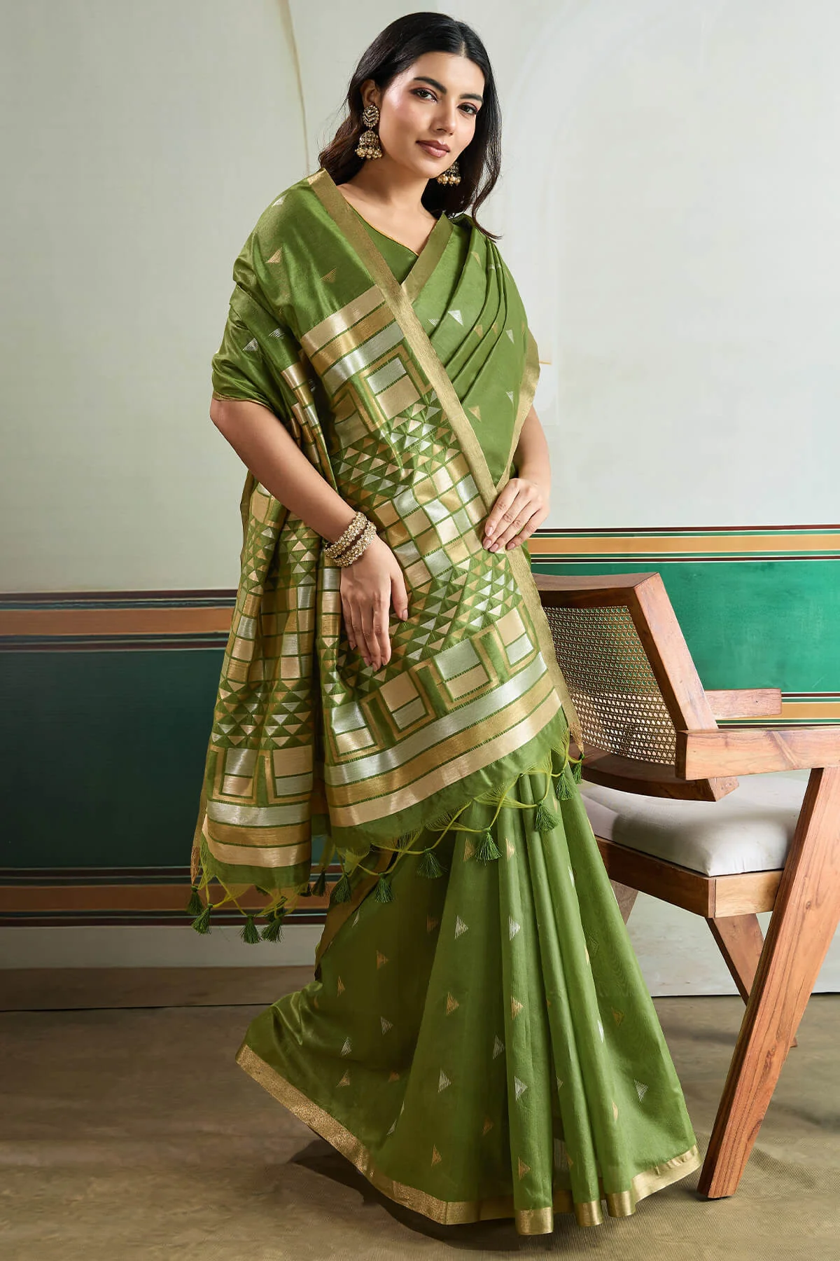 Bewitching Green Pure Zari Weaving Banarasi Tussar Silk Saree With Surreptitious Blouse Piece - Image 5