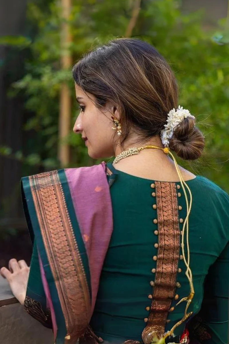Bewitching Lavender Soft Silk Saree With Vibrant Blouse Piece - Image 4